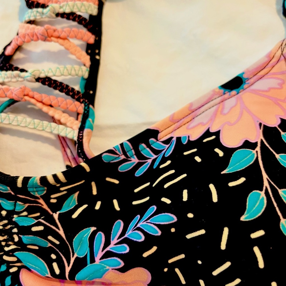 Kids medium multicolor bikini set.